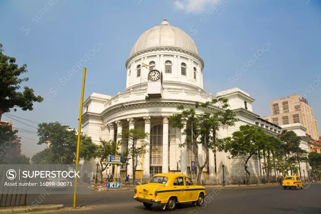 India, West Bengal, Kolkata, Calcutta, Dalhousie Square, General Post Office, Yellow ambassador taxi