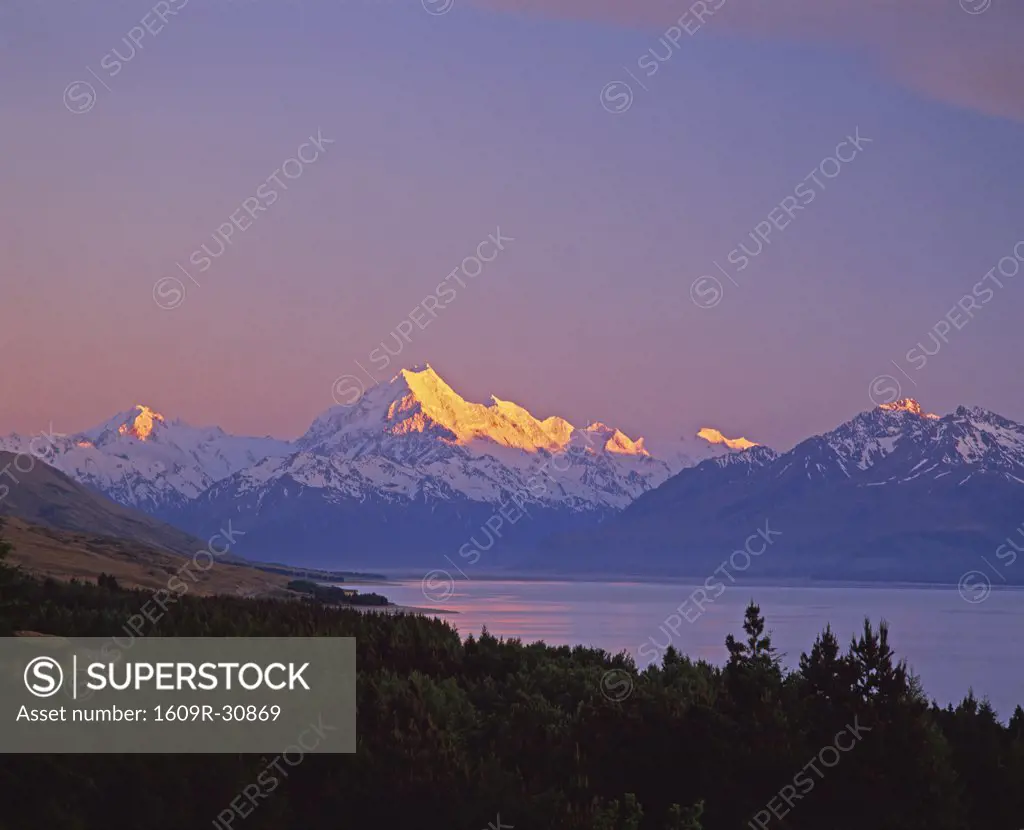 Mount Cook (Aoraki), Lake Pukaki, Mackenzie Country, Canterbury, South Island, New Zealand