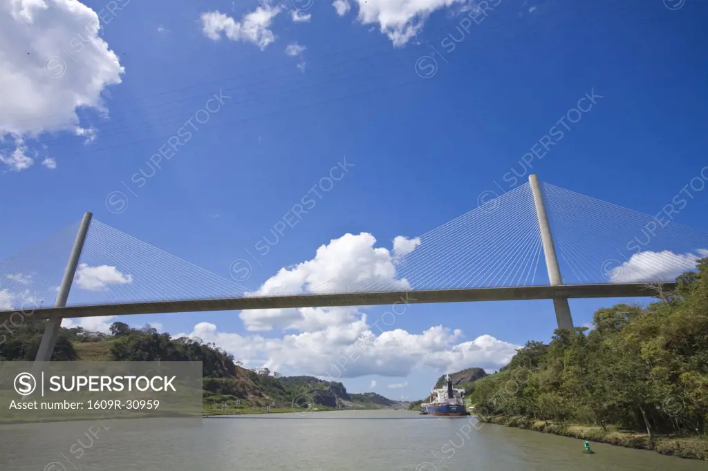 Panama, Centennal bridge spanning the  Panama Canal