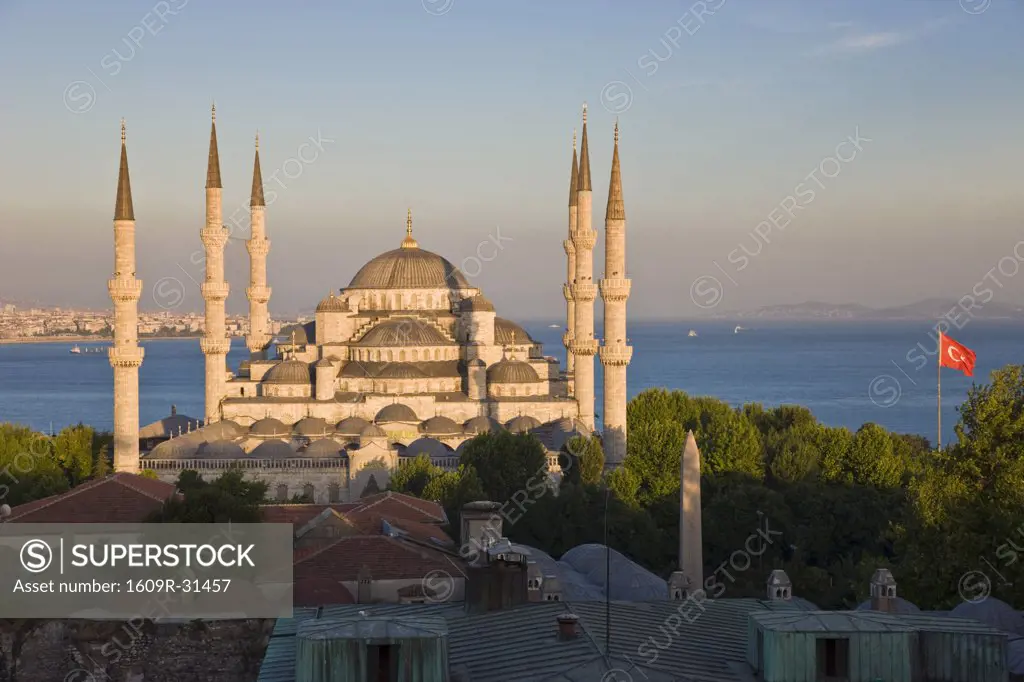Blue Mosque in Sultanahmet, overlooking the Bosphorus river, Istanbul, Turkey