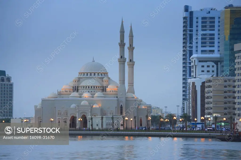 United Arab Emirates, Sharjah, Sharjah Mosque by the Corniche, dusk
