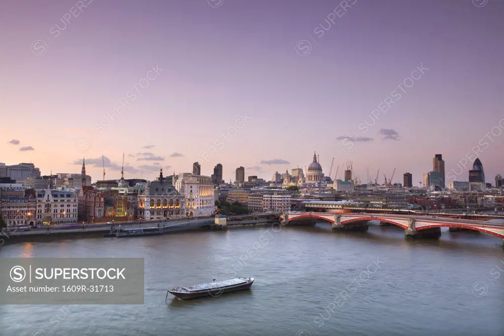 London skyline & Thames River, London, United Kingdom, RF