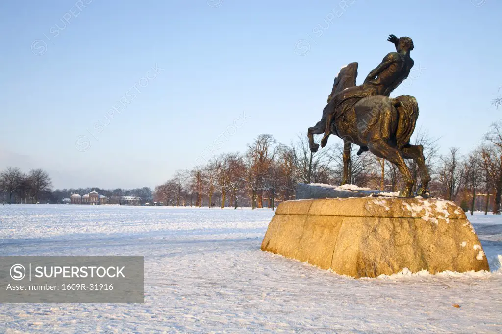 England, London, Kensington, Kensington Gardens, Statue with snow