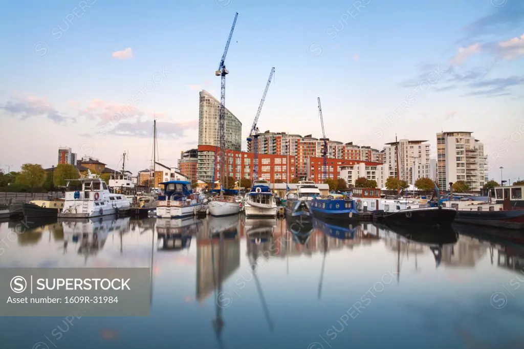 Endland, London, Canary Wharf, Poplar wharf and marina