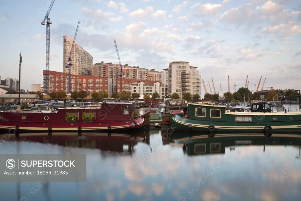 Endland, London, Canary Wharf, Poplar wharf and marina