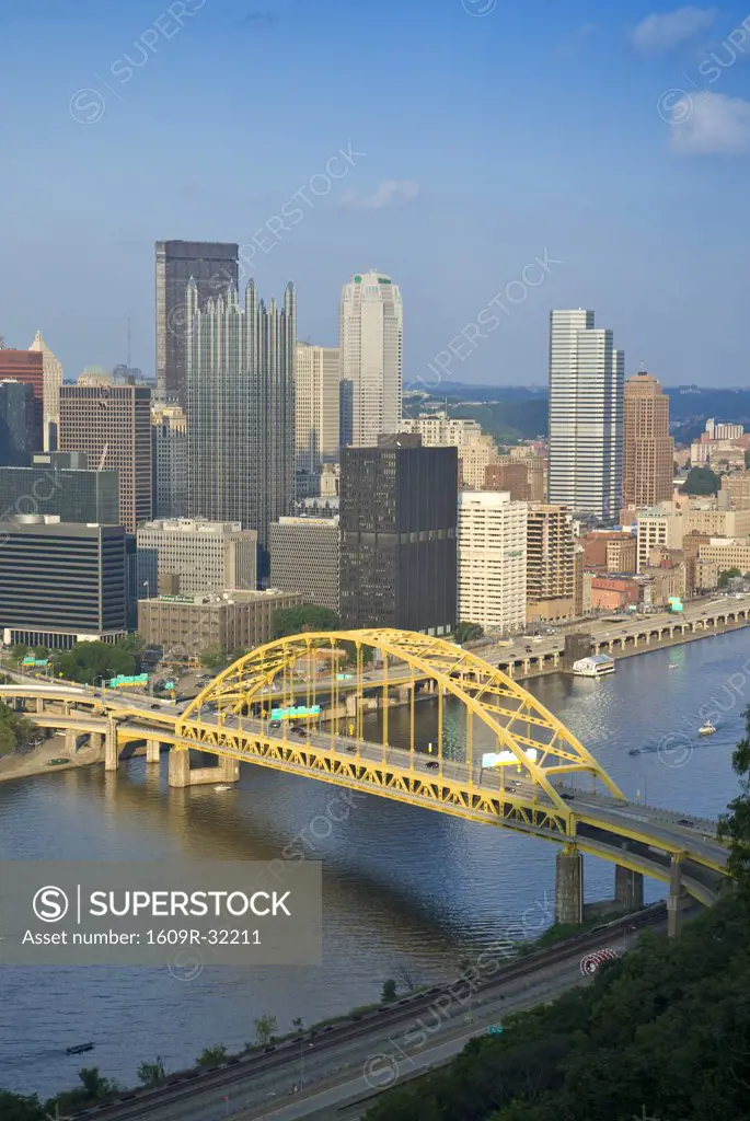 USA, Pennsylvania, Pittsburgh, Downtown/Golden Triangle across the Monongahela River