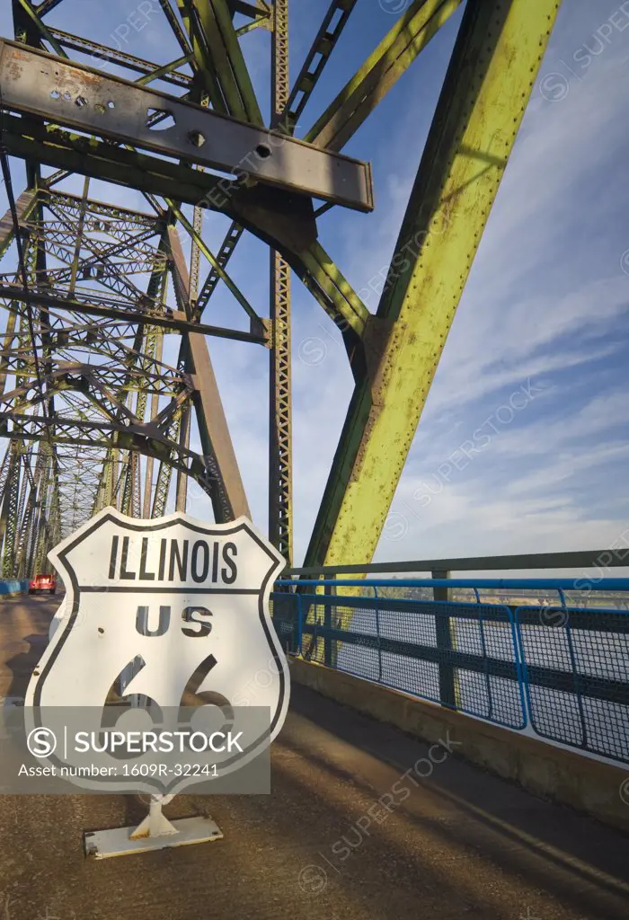 USA, Illinois-Missouri, nr St, Louis, Route 66, Chain of Rocks Bridge across Mississippi River