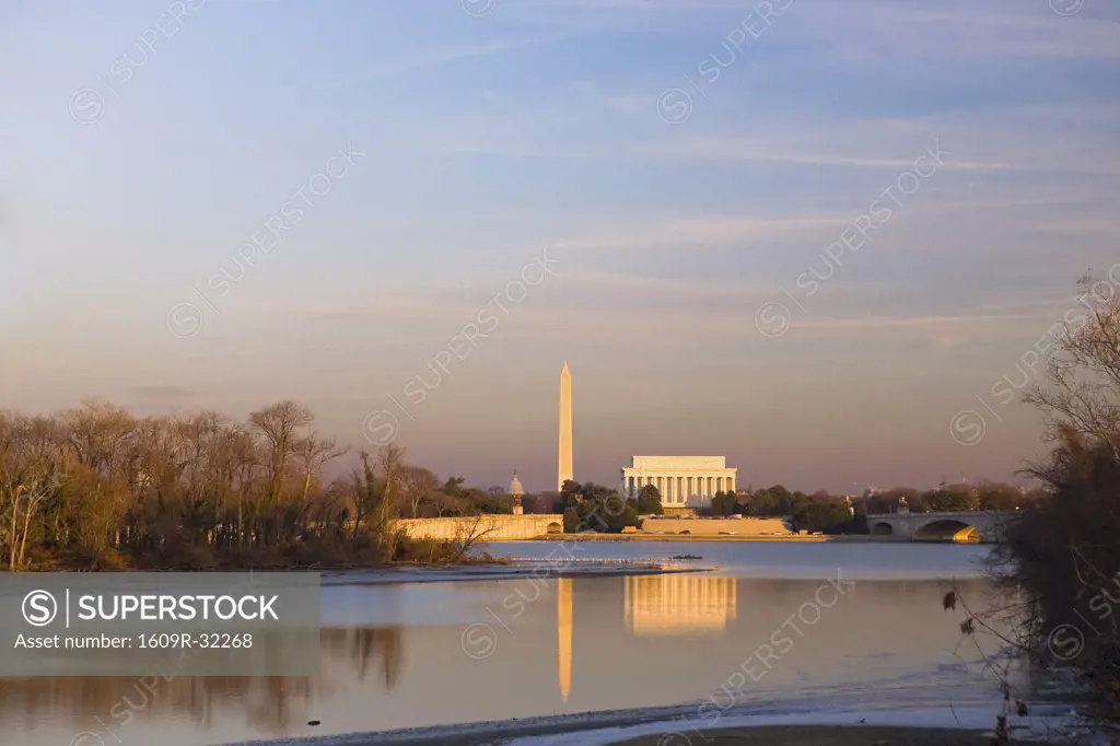 Potomac River, Licoln Memorial and Washington Monument, Washington DC, USA