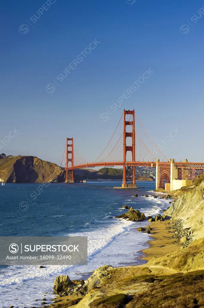 USA, California, San Francisco, Baker's Beach, Golden Gate Bridge