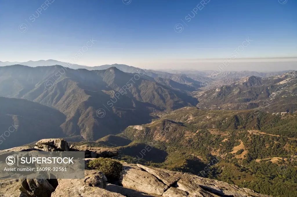 USA, California, King's Canyon National Park, Sierra Nevada from Moro Rock