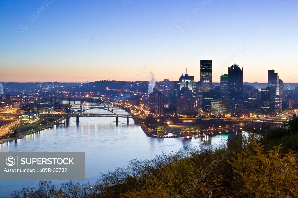 USA, Pennsylvania, Pittsburgh, Golden Triangle Downtown Area from Mt. Washington