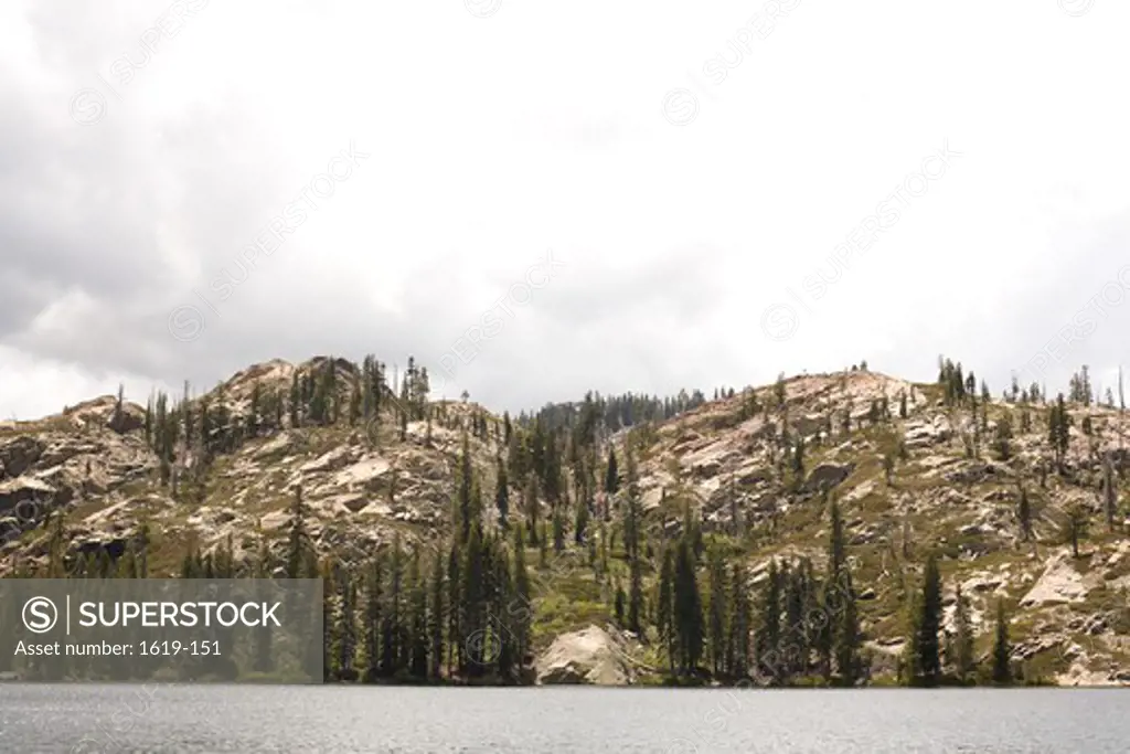 Lake in front of a mountain range, Californian Sierra Nevada, California, USA