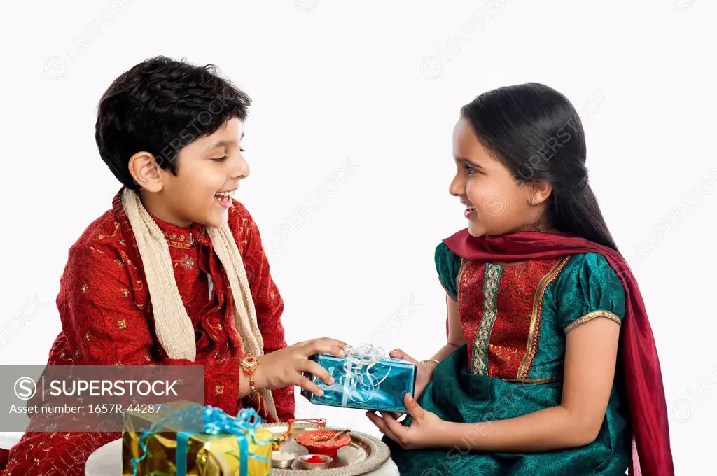 Boy giving gift to his sister at Raksha Bhandan