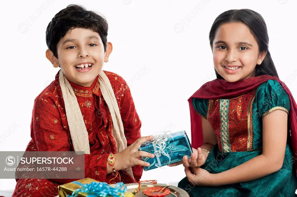 Boy giving gift to his sister at Raksha Bhandan