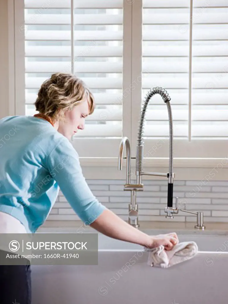 woman cleaning the kitchen sink