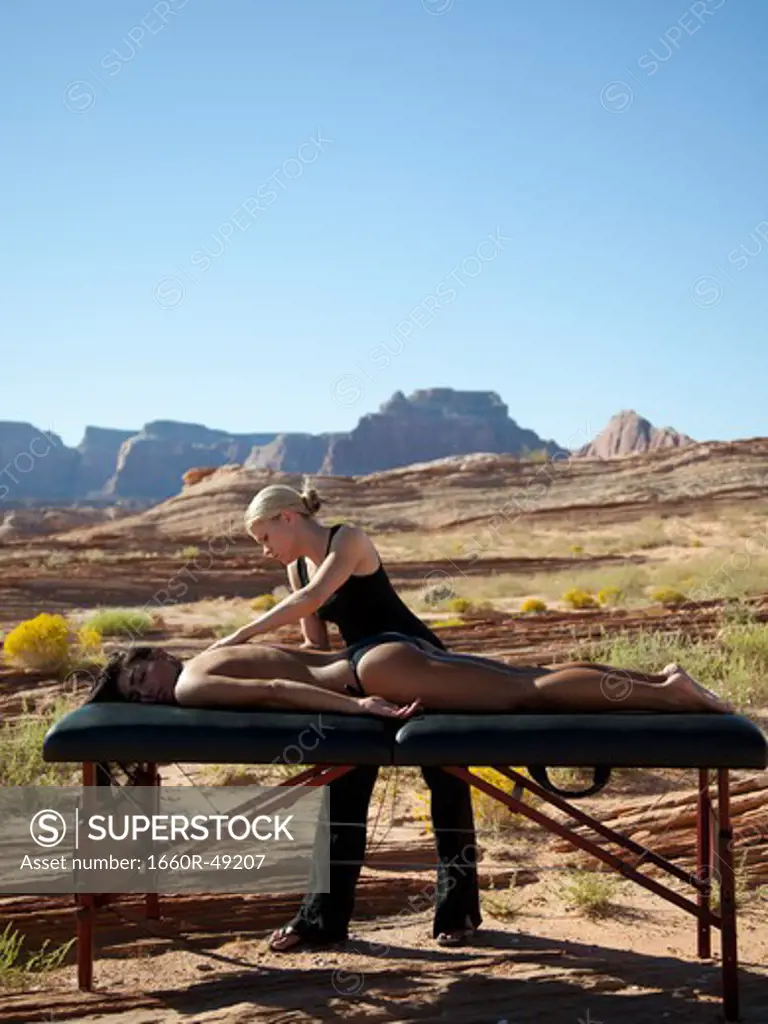 USA, Utah, Lake Powell, Woman receiving massage