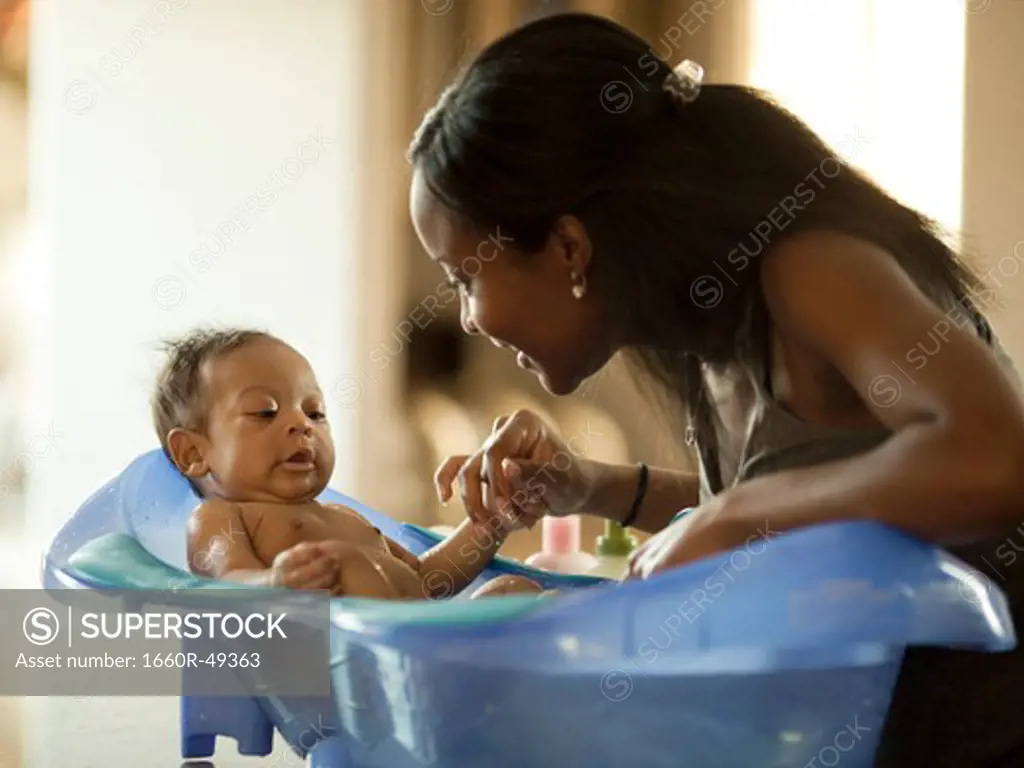 USA, Utah, Cedar Hills, Mother with baby boy (0-1 months) in bathtub