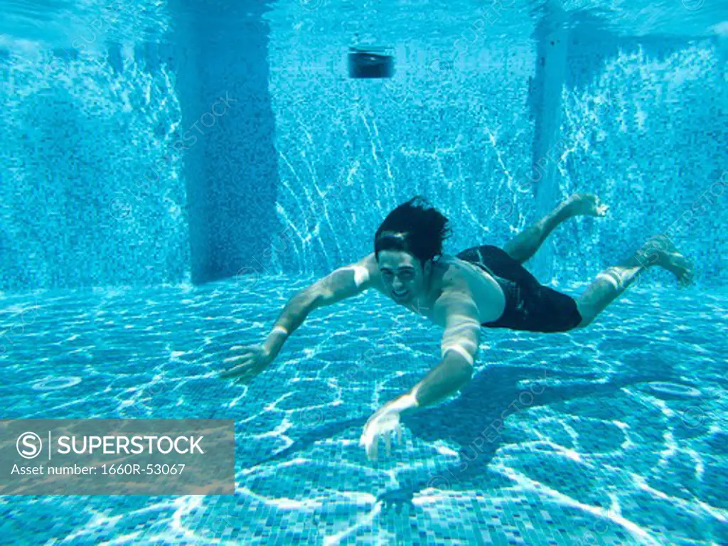 Italy, Amalfi Coast, Ravello, Young man swimming underwater