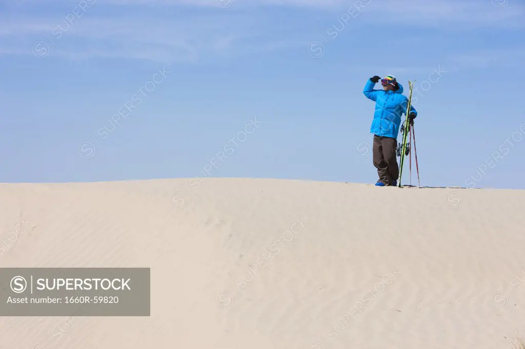 USA, Utah, Little Sahara, man with skiwear in desert