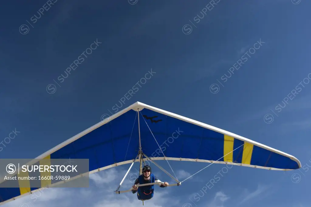USA, Utah, Lehi, man hang-gliding