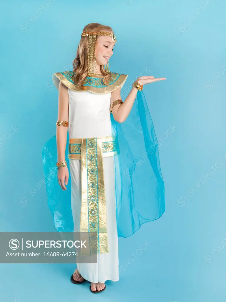 Girl (10-11) in Cleopatra costume for Halloween