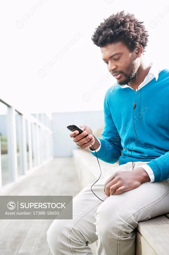Man listening to an MP3 player