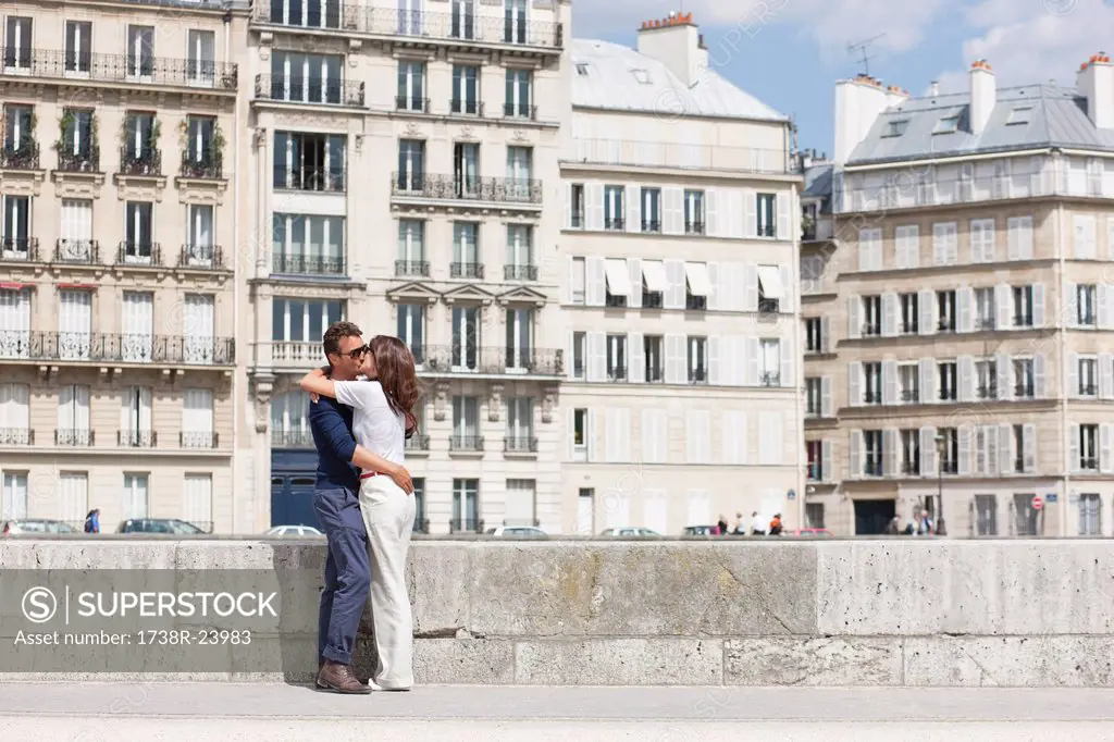 Couple kissing each other, Paris, Ile_de_France, France