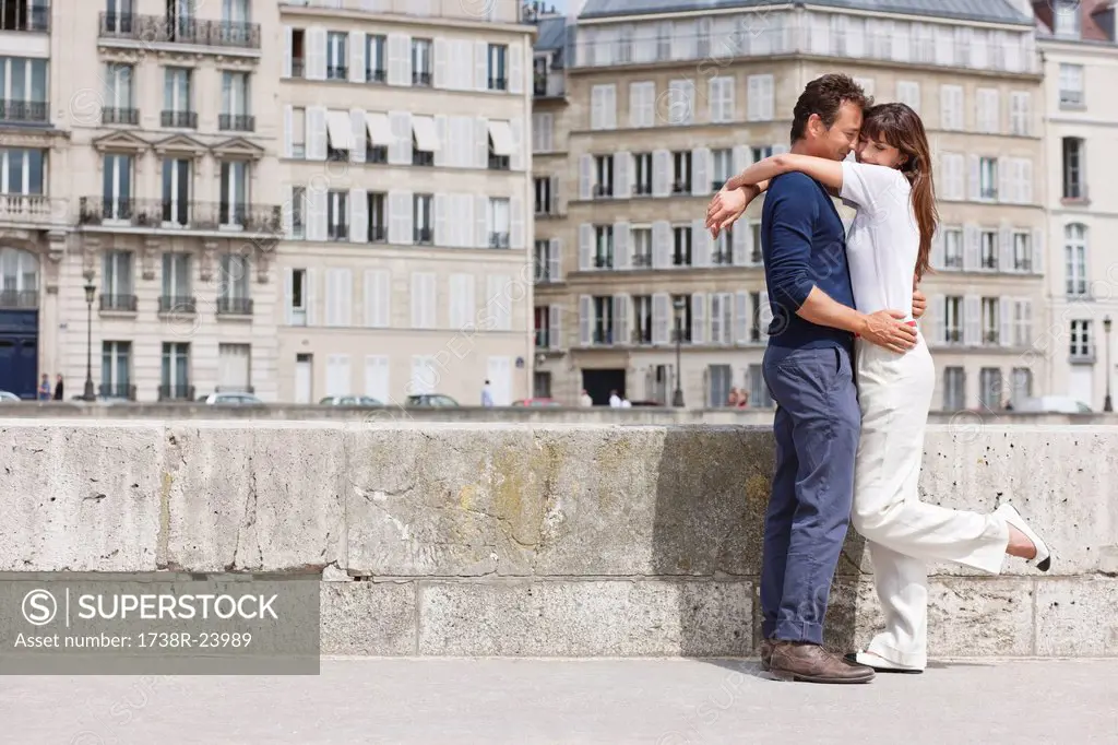 Romantic couple, Paris, Ile_de_France, France
