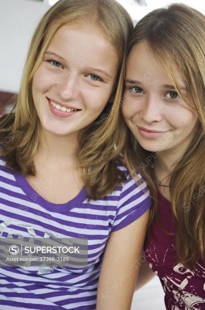 Portrait of 2 smiling teenage girls