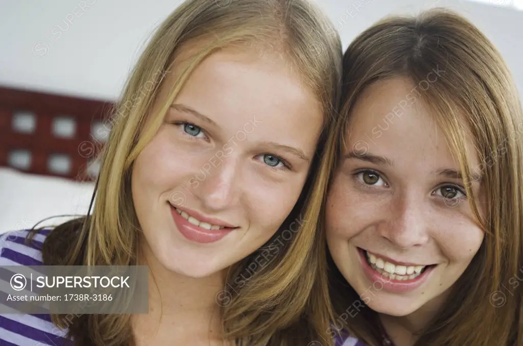 Portrait of 2 smiling teenage girls