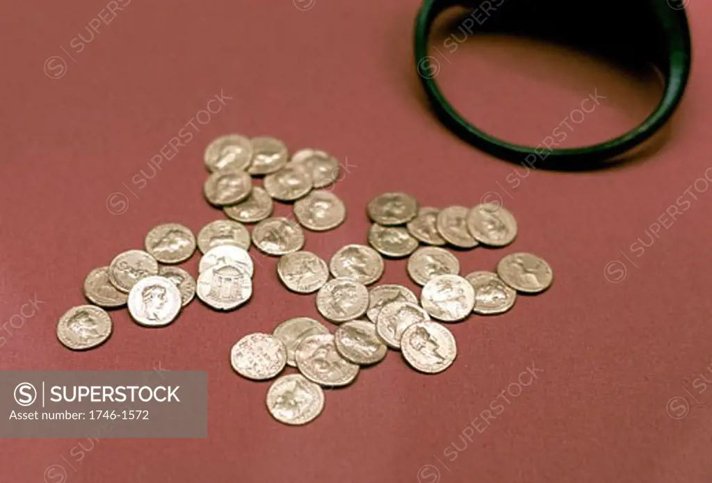 Hoard of Roman gold coins found in England