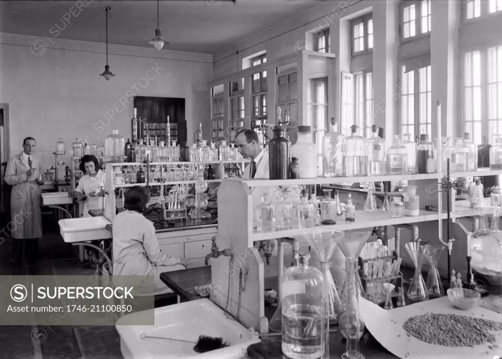 Photograph of the Chemistry laboratory at The Hebrew University, Jerusalem. Dated 1936
