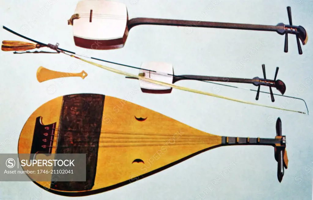 Siamisen, Kokiu, Biwa. These are all Japanese instruments. The Kokiu in the centre has a long fishing-rod bow, the Siamisen is the most common Japanese stringed instrument and the Biwa is a lute-like instrument in the shape of a divided pear that becomes narrower as it goes upwards.