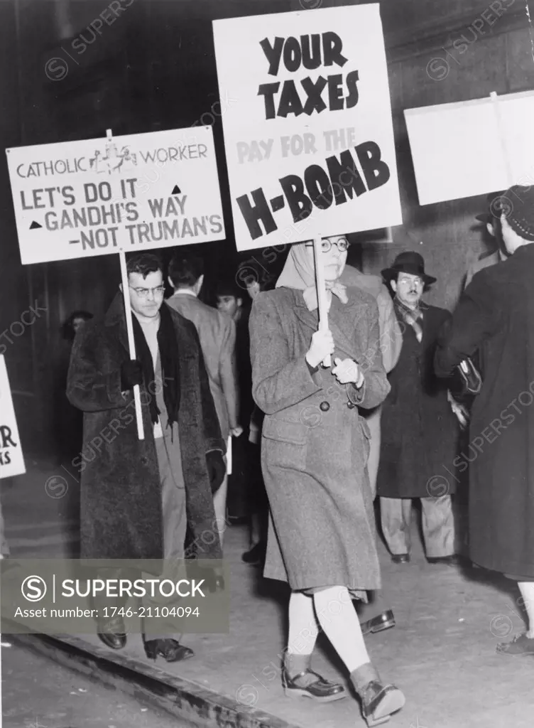 American protesters picketing against the use of tax dollars for the development of nuclear weapons. Photo by Fred Palumbo. 1950