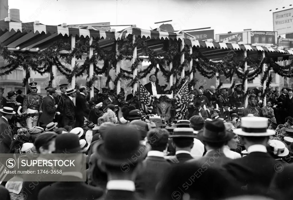 US President William Taft at unveiling ceremony for the memorial at entrance to Central Park, New York, to the battleship Maine which exploded in Havana harbour in Spanish-American War 1898. May 1913.