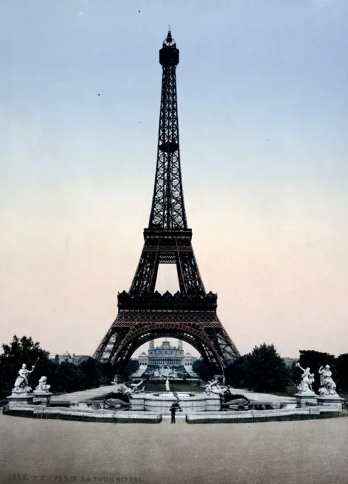 Eiffel Tower, full-view, looking toward the Palais du Trocadéro, Paris, France. Published between ca. 1890 and ca. 1900. photomechanical print : photochrom, colour.