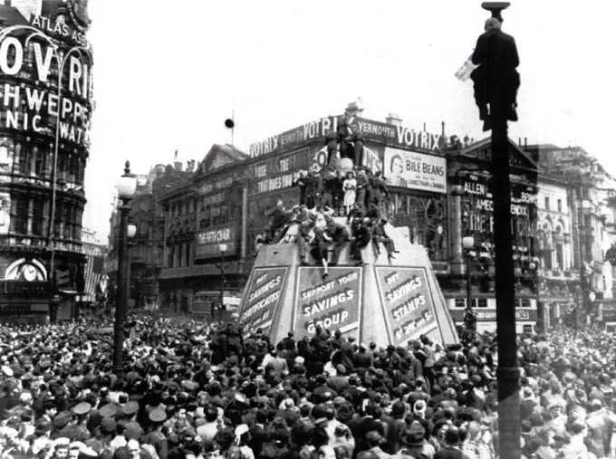World War Two V-E-Day celebrations at Piccadilly Circus in London 1945
