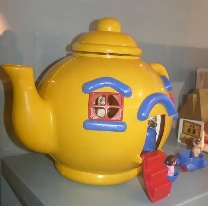 Plastic Teapot Toy House with figures. British 1985