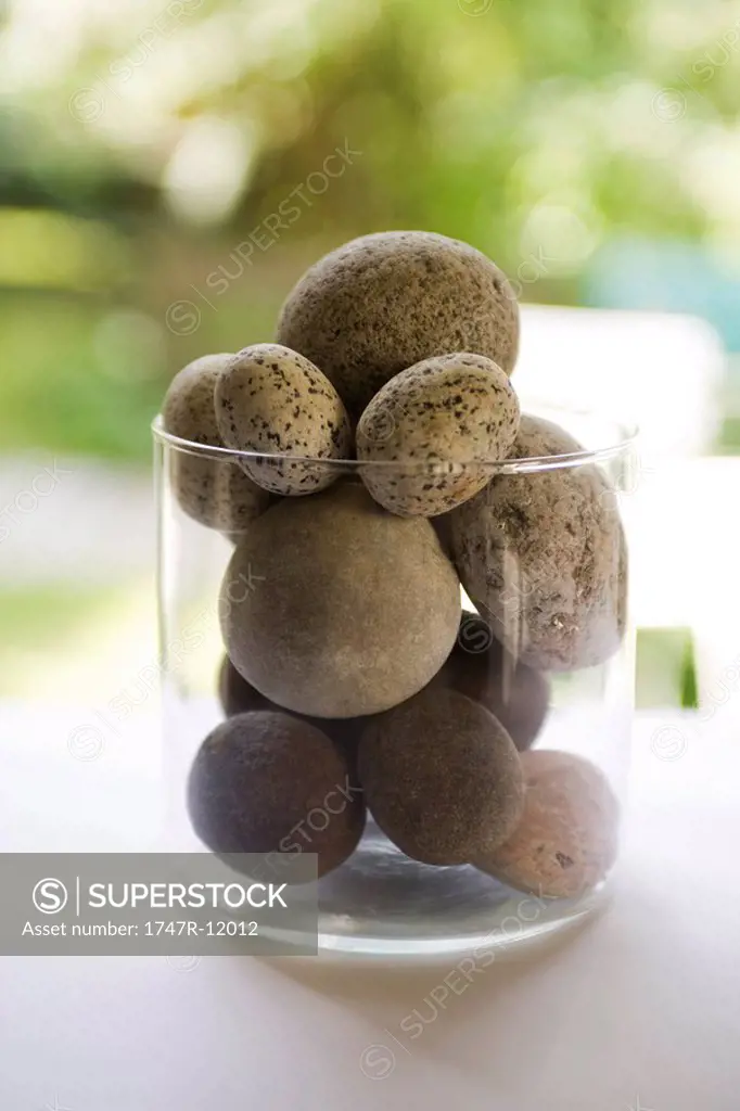 Round rocks in glass vase