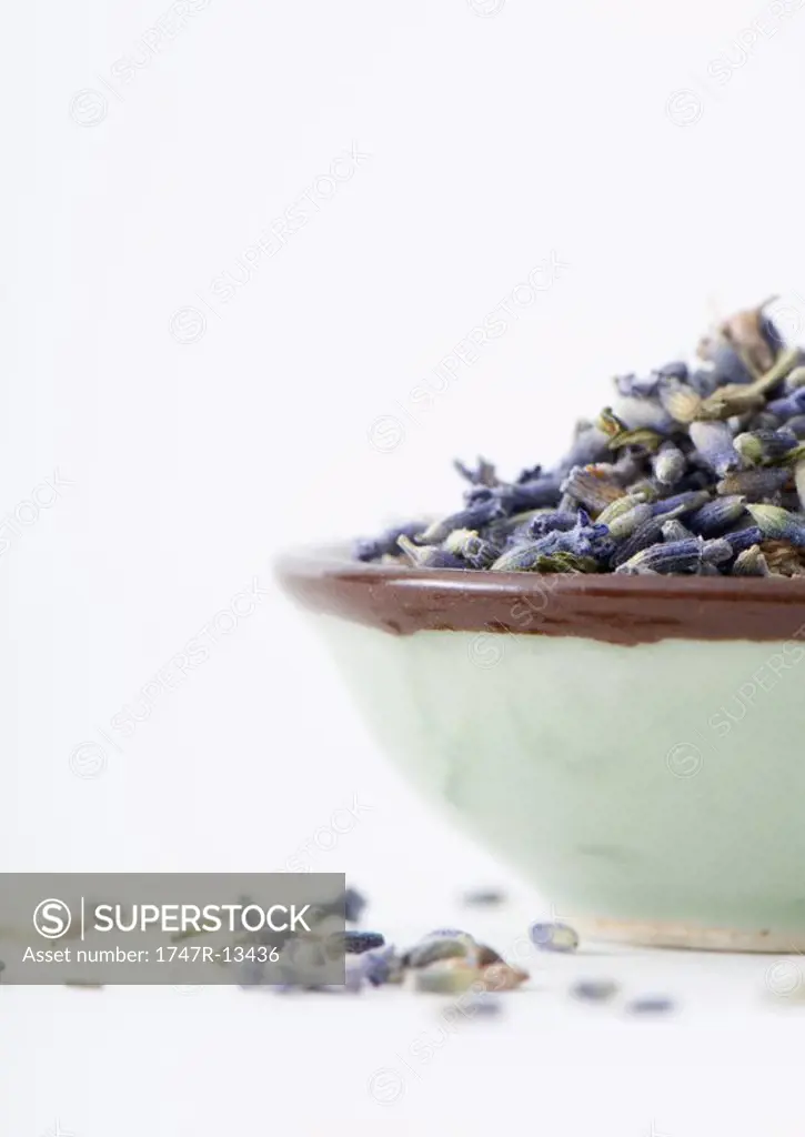 Dried lavender in bowl