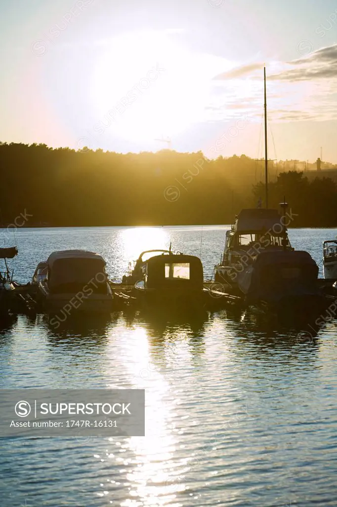 Sweden, Stockholm, Lake Malaren, sun setting over marina