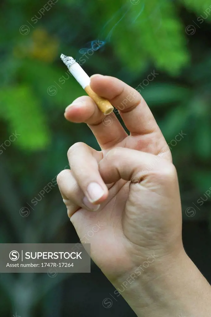 Woman´s hand holding cigarette