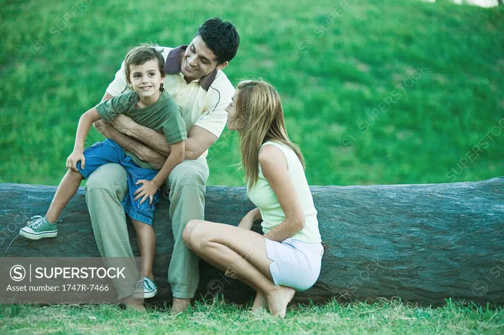 Boy with parents, sitting on father´s lap
