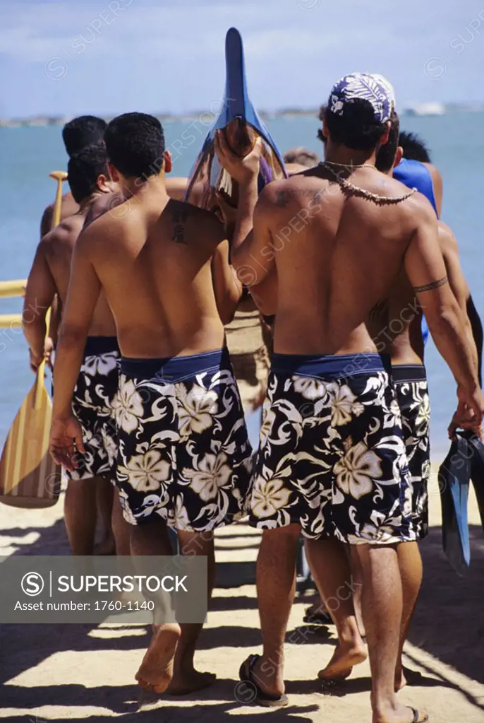 Hawaii, Oahu, Keehi Lagoon, View from behind of paddlers carrying boat to water. NO MODEL RELEASE