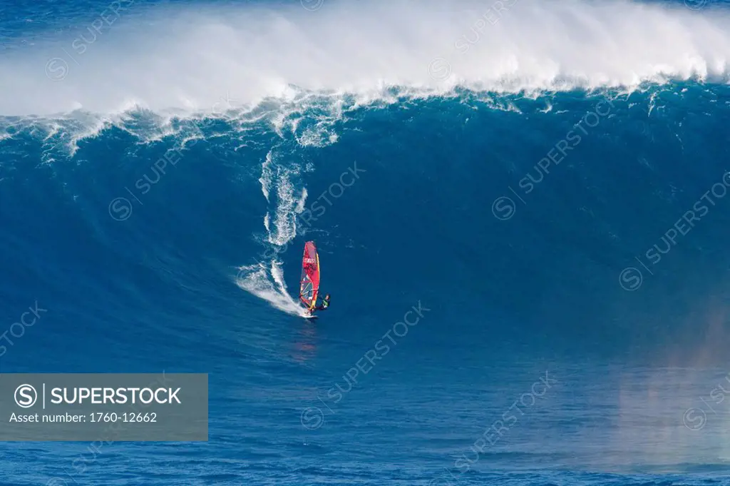 Hawaii, Maui, Peahi Jaws, Windsurfer rides large wave