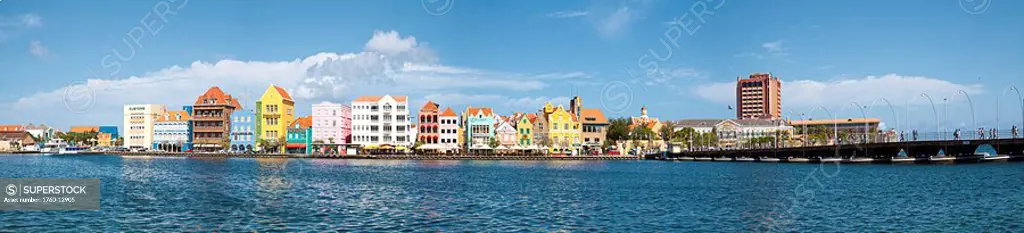 Caribbean, Curazao, The scenic Punda side of Willemstad Harbor is a Curacao national iconic symbol.