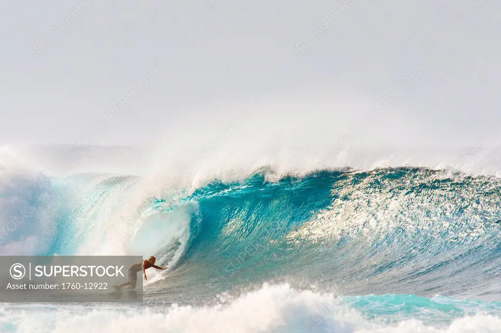 Hawaii, Maui, Kapalua, Surfer riding a wave