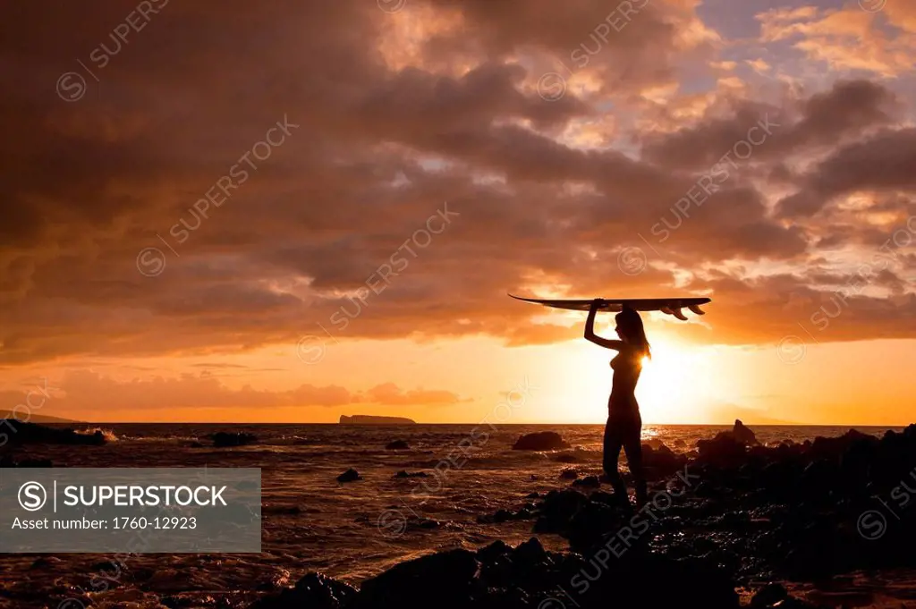Hawaii, Maui, Makena, Silhouette of surfer girl at sunset