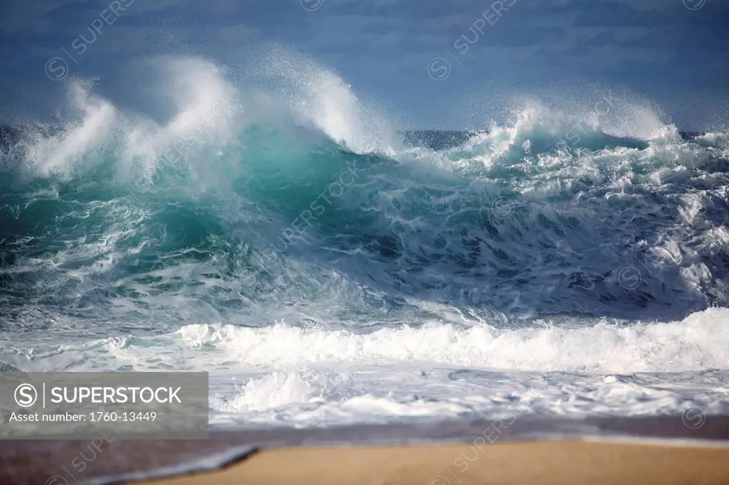 Hawaii, Oahu, Ocean wave breaking on shore.