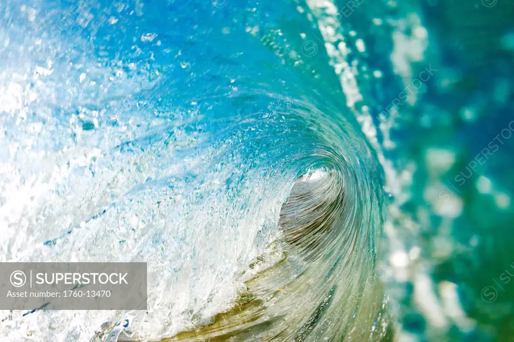 Hawaii, Maui, Makena, Barrel of beautiful turquoise wave.